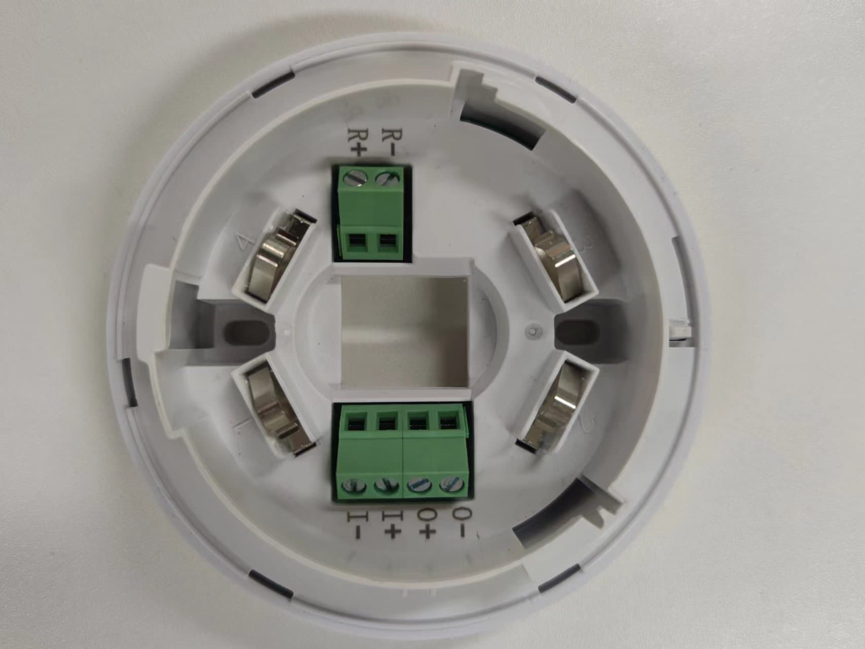 D9057B Isolator Base